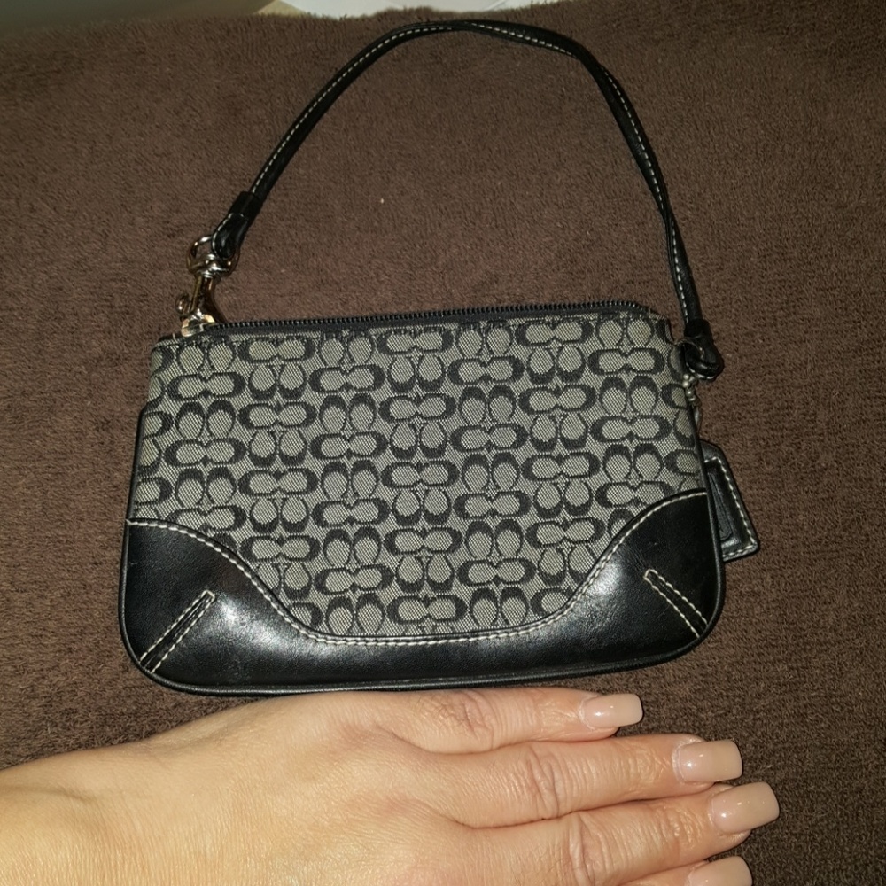 Ladies Coach Wristlet